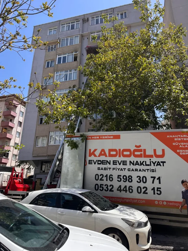 Kadıoğlu Evden Eve Nakliyat kamyonu